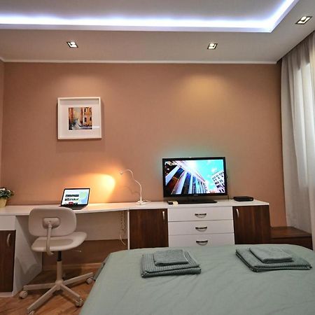 Modern Central 2-Bedroom Apartment With Parking Varna Exterior photo