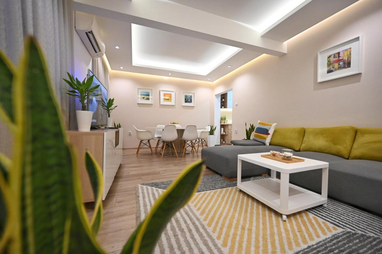 Modern Central 2-Bedroom Apartment With Parking Varna Exterior photo