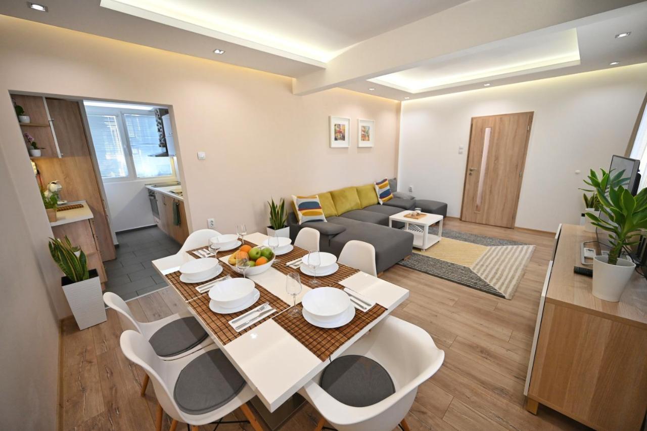 Modern Central 2-Bedroom Apartment With Parking Varna Exterior photo