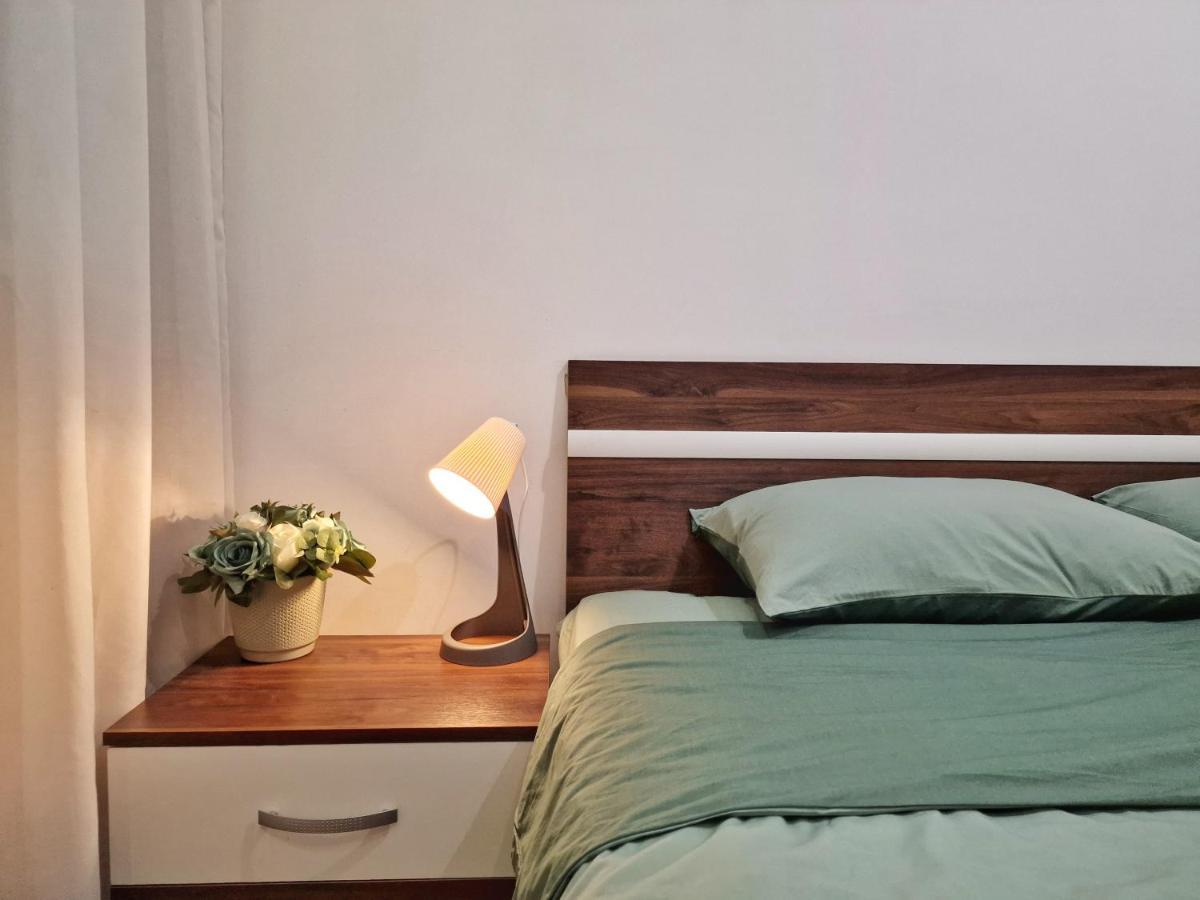 Modern Central 2-Bedroom Apartment With Parking Varna Exterior photo