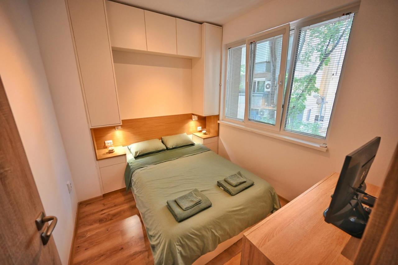 Modern Central 2-Bedroom Apartment With Parking Varna Exterior photo