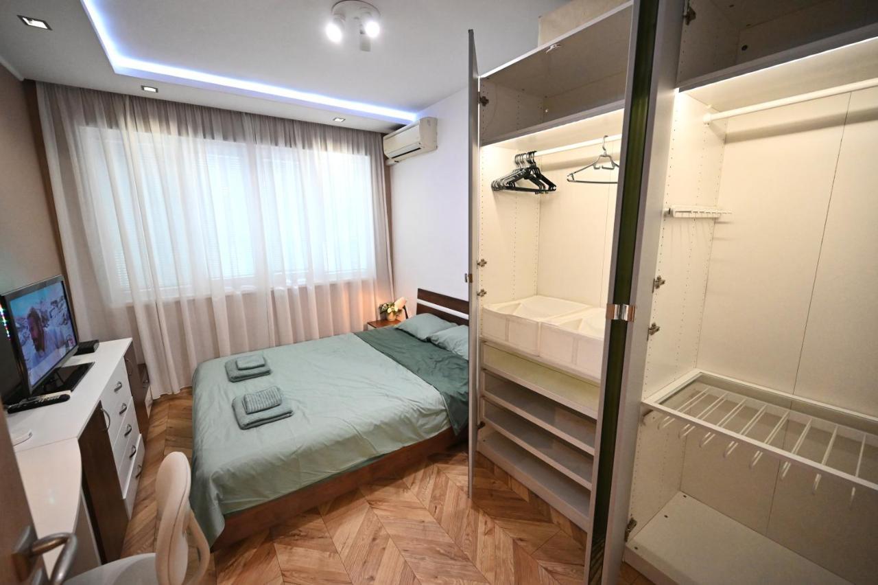 Modern Central 2-Bedroom Apartment With Parking Varna Exterior photo