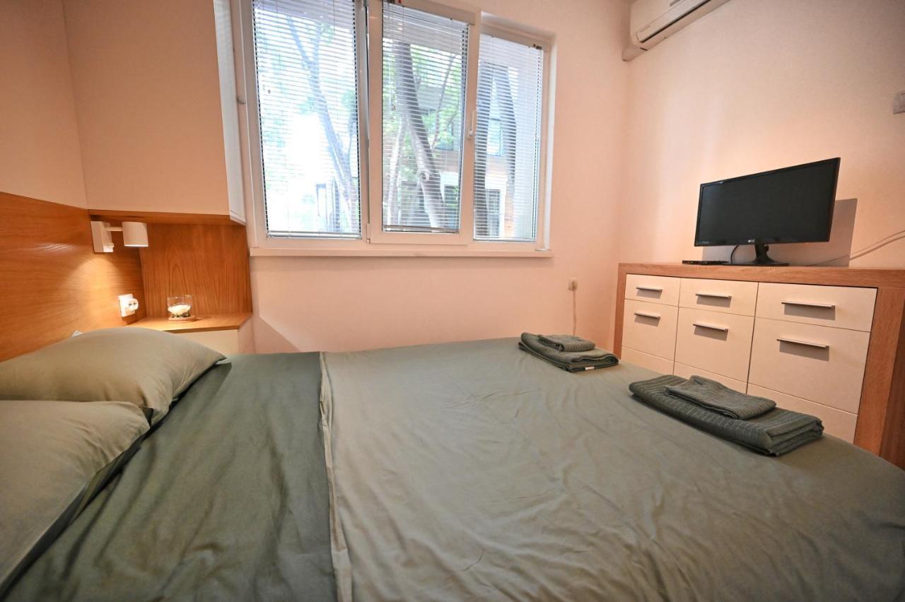 Modern Central 2-Bedroom Apartment With Parking Varna Exterior photo
